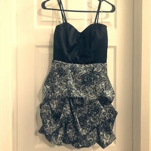 Speecklers Black and spiral Dress